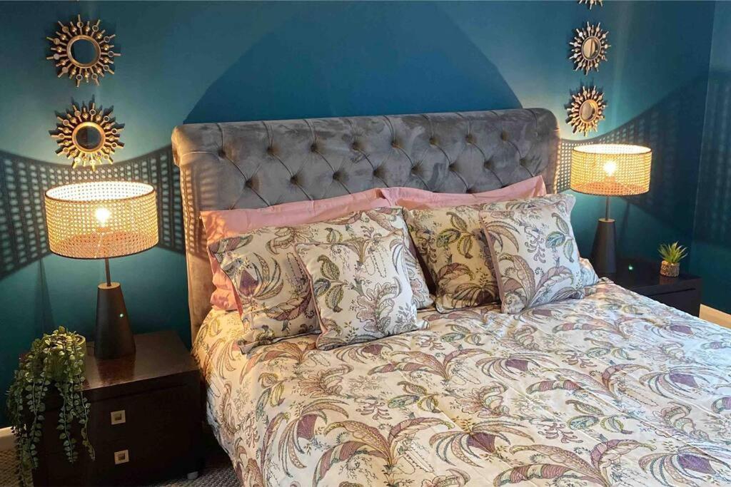 Lovely With Spectacular Views & Free Parking *