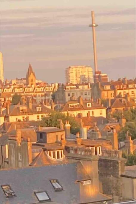 Lovely With Spectacular Views & Free Parking *