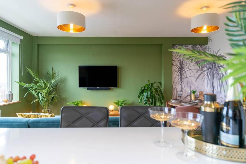 Lovely With Spectacular Views & Free Parking Brighton